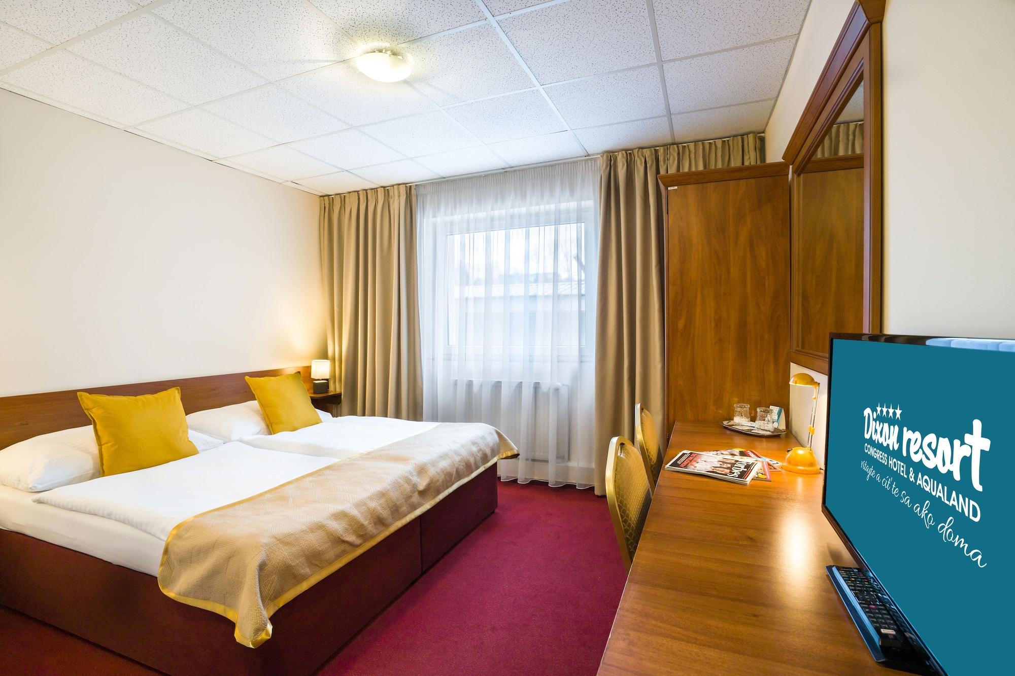 Hotel Dixon So Vstupom Do Bazena A Virivky Zdarma - Free Entrance To Pool And Jacuzzi Included Banská Bystrica Dış mekan fotoğraf