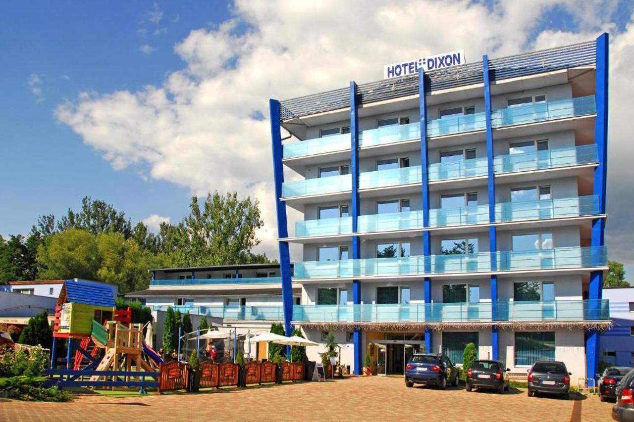 Hotel Dixon So Vstupom Do Bazena A Virivky Zdarma - Free Entrance To Pool And Jacuzzi Included Banská Bystrica Dış mekan fotoğraf