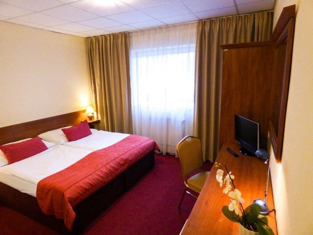 Hotel Dixon So Vstupom Do Bazena A Virivky Zdarma - Free Entrance To Pool And Jacuzzi Included Banská Bystrica Dış mekan fotoğraf