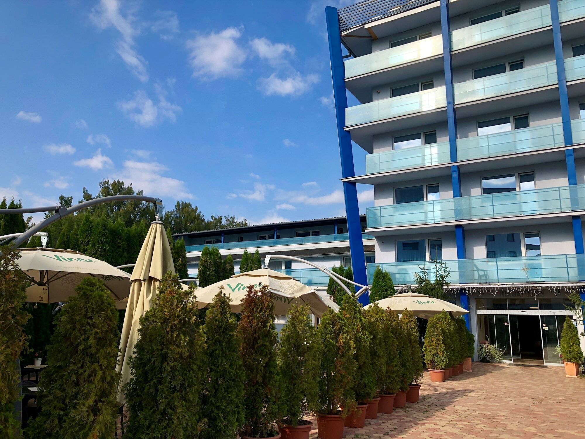 Hotel Dixon So Vstupom Do Bazena A Virivky Zdarma - Free Entrance To Pool And Jacuzzi Included Banská Bystrica Dış mekan fotoğraf
