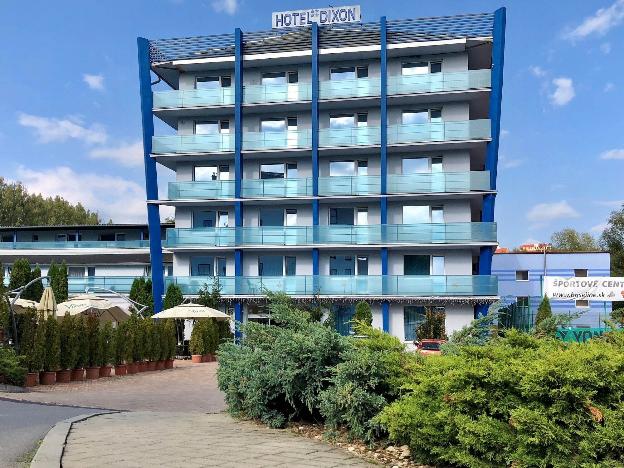 Hotel Dixon So Vstupom Do Bazena A Virivky Zdarma - Free Entrance To Pool And Jacuzzi Included Banská Bystrica Dış mekan fotoğraf