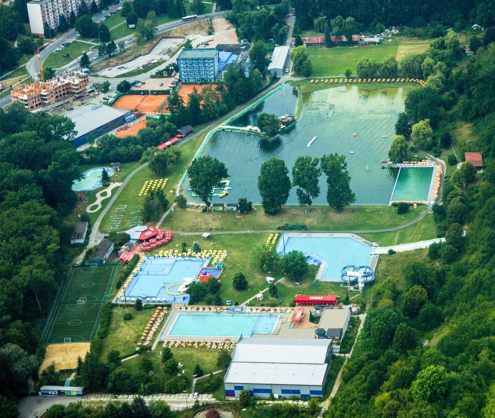 Hotel Dixon So Vstupom Do Bazena A Virivky Zdarma - Free Entrance To Pool And Jacuzzi Included Banská Bystrica Dış mekan fotoğraf
