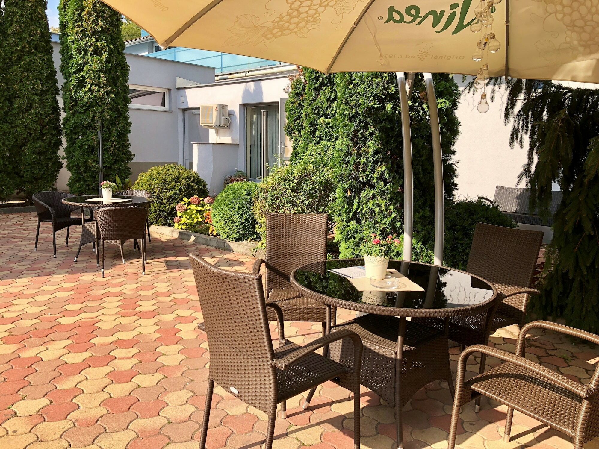 Hotel Dixon So Vstupom Do Bazena A Virivky Zdarma - Free Entrance To Pool And Jacuzzi Included Banská Bystrica Dış mekan fotoğraf